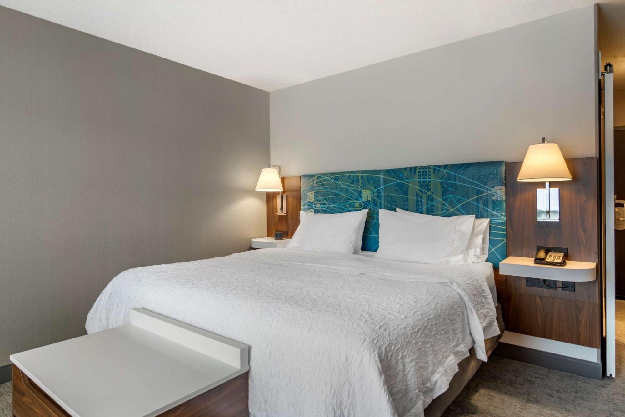 Hampton Inn & Suites Edmonton/West Exterior photo