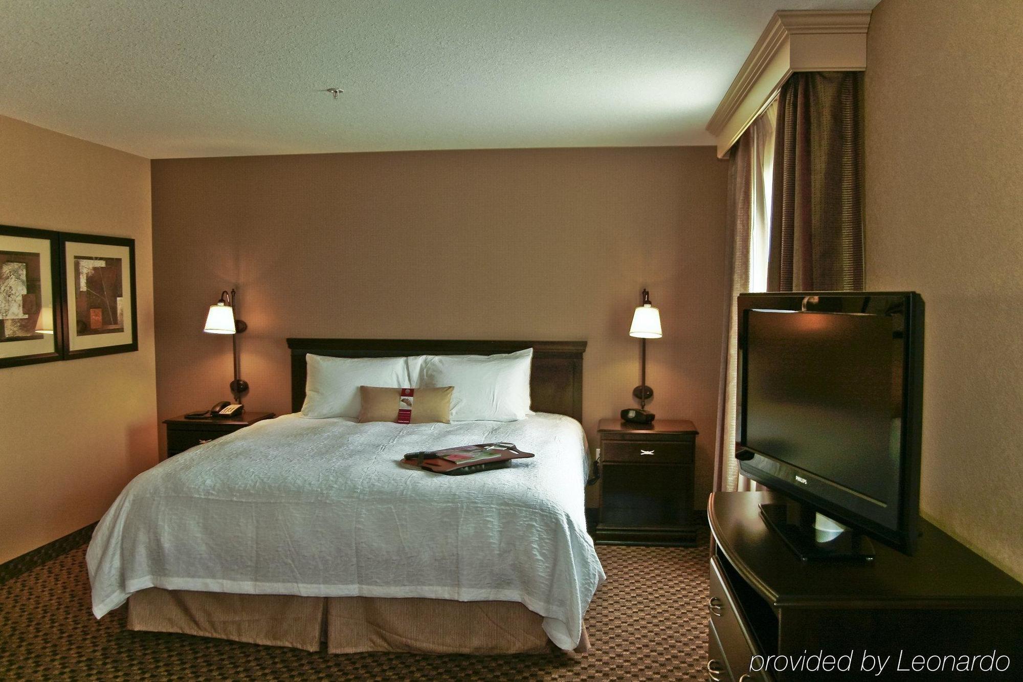 Hampton Inn & Suites Edmonton/West Room photo
