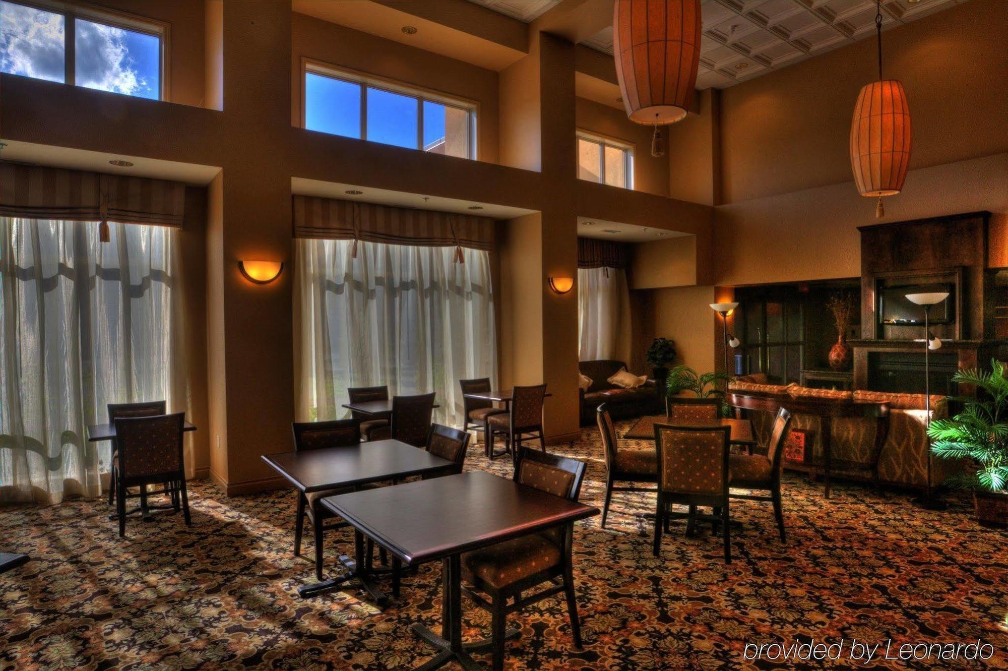 Hampton Inn & Suites Edmonton/West Restaurant photo